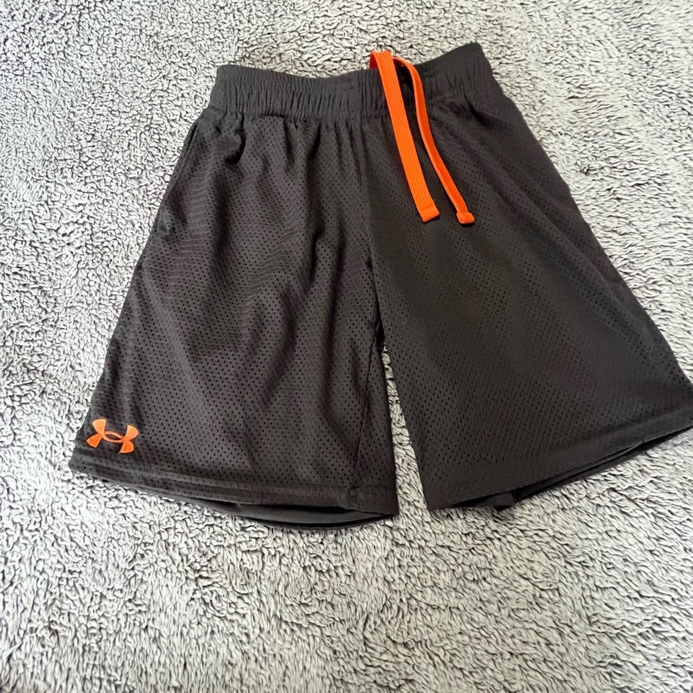 Under Armour shorts size youth Medium